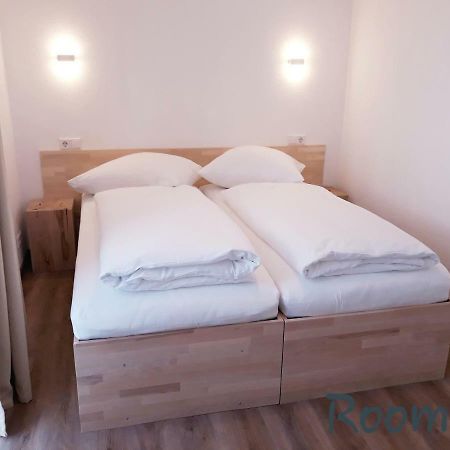 Modernes Apartment Metzingen Mittelstadt ภายนอก รูปภาพ
