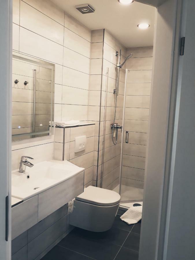 Modernes Apartment Metzingen Mittelstadt ภายนอก รูปภาพ
