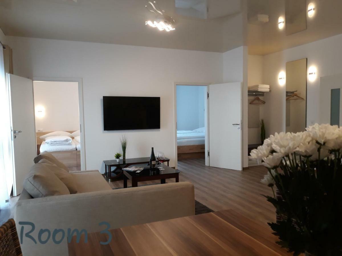 Modernes Apartment Metzingen Mittelstadt ภายนอก รูปภาพ